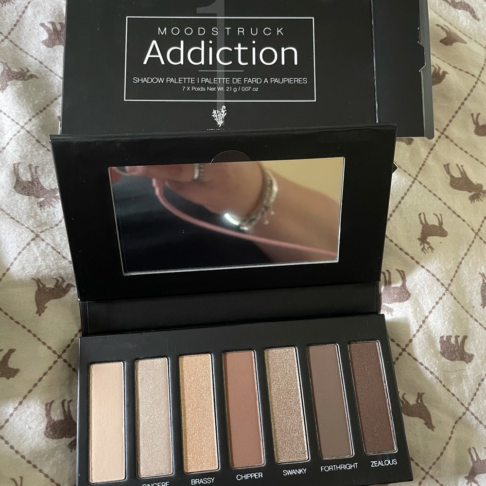 Younique Palette 1